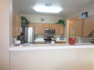 Photo #4: 2303514 Listing 