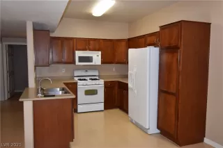 Photo #4: 2303554 Listing 