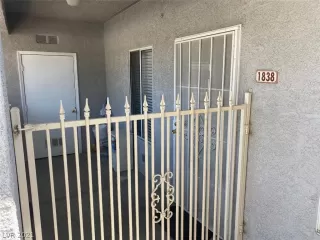 Photo #2: 2303558 Listing