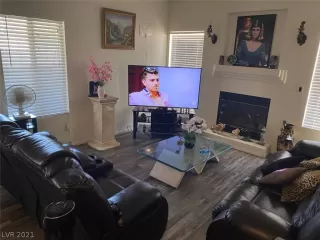 Photo #3: 2303558 Listing