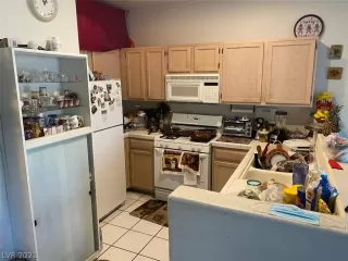 Photo #5: 2303558 Listing