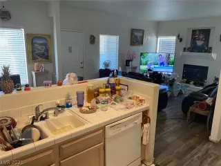 Photo #6: 2303558 Listing