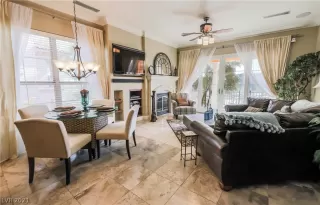 Photo #4: 2303583 Listing