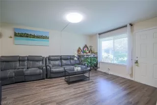 Photo #5: 2303590 Listing 