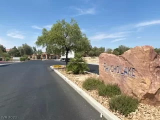 Photo #5: 2303593 Listing