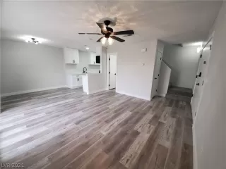 Photo #3: 2303634 Listing