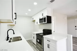 Photo #5: 2303634 Listing