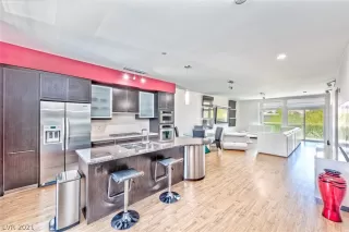 Photo #2: 2303651 Listing