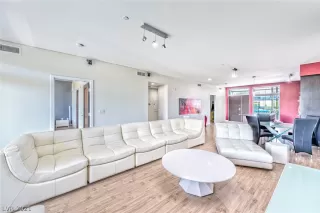 Photo #5: 2303651 Listing