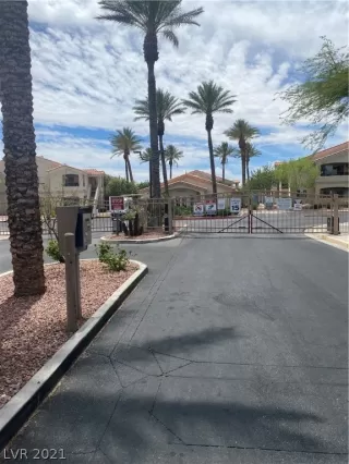 Photo #1: 2303668 Listing