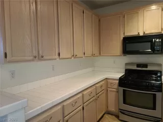 Photo #6: 2303669 Listing 