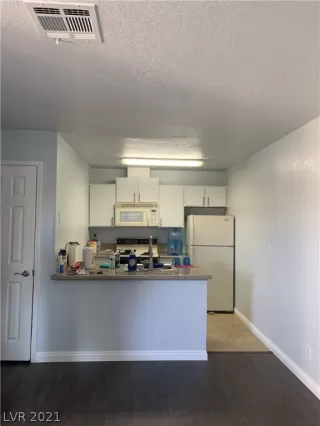 Photo #2: 2303687 Listing