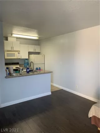 Photo #4: 2303687 Listing