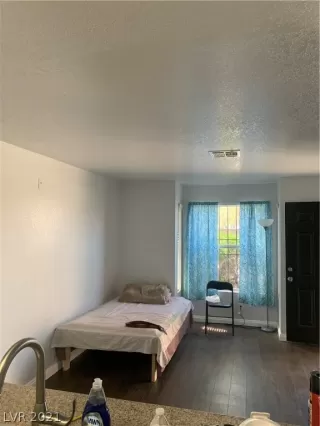 Photo #5: 2303687 Listing