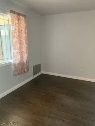 Photo #6: 2303687 Listing