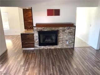 Photo #4: 2303716 Listing 