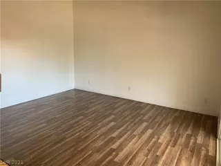 Photo #6: 2303716 Listing 