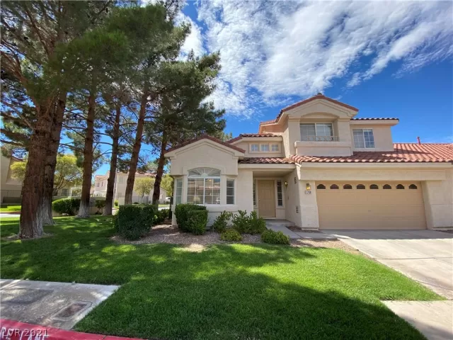 MLS: 2303747 Condo For Sale