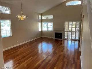 Photo #3: 2303747 Listing 