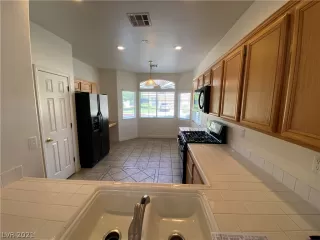 Photo #5: 2303747 Listing 