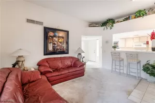 Photo #6: 2303755 Listing