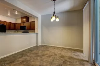 Photo #4: 2303756 Listing