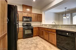 Photo #5: 2303756 Listing