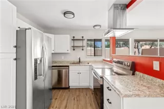 Photo #2: 2303789 Listing