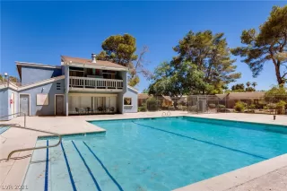 Photo #6: 2303789 Listing