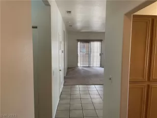 Photo #5: 2303815 Listing