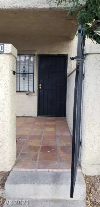 Photo #3: 2303835 Listing