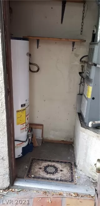 Photo #5: 2303835 Listing