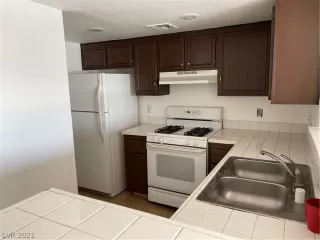 Photo #3: 2303849 Listing 