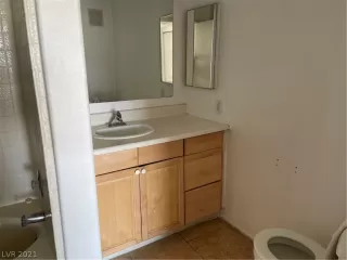 Photo #4: 2303849 Listing 