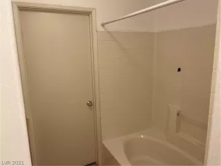 Photo #5: 2303849 Listing 