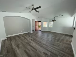 Photo #6: 2303893 Listing 