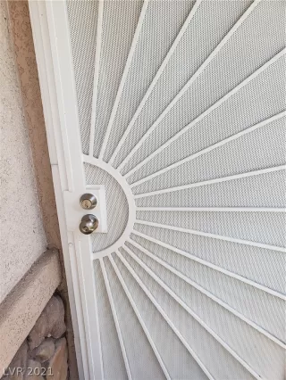 Photo #3: 2303937 Listing 