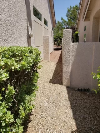 Photo #4: 2303937 Listing 