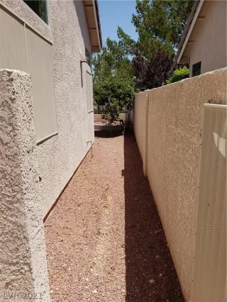 Photo #5: 2303937 Listing 