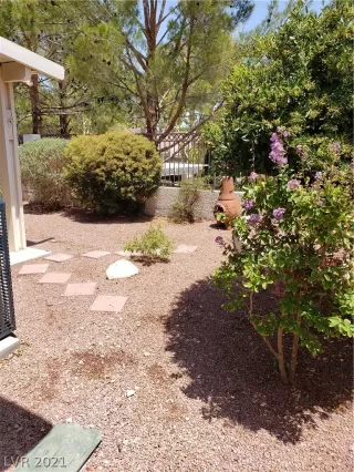 Photo #6: 2303937 Listing 