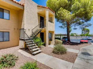 Photo #4: 2303956 Listing 