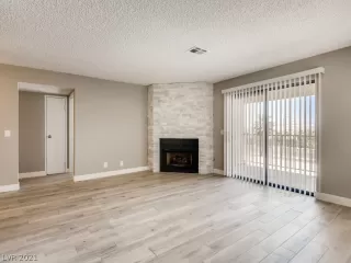 Photo #6: 2303956 Listing 