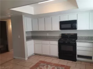 Photo #3: 2303963 Listing 