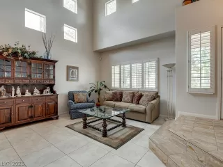 Photo #4: 2303983 Listing 