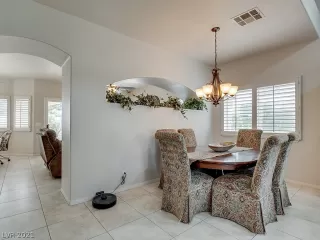 Photo #5: 2303983 Listing 