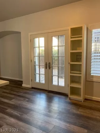 Photo #5: 2303984 Listing