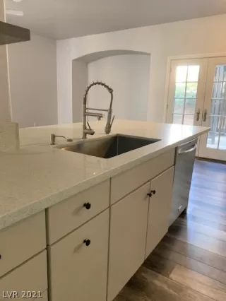 Photo #6: 2303984 Listing