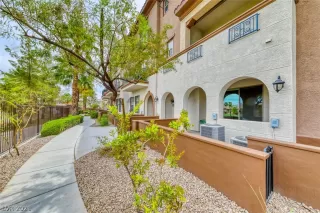 Photo #2: 2303989 Listing