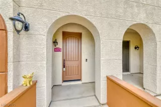 Photo #3: 2303989 Listing