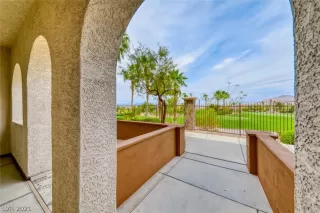 Photo #4: 2303989 Listing